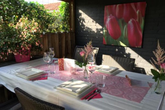 Gedekte tafel roze